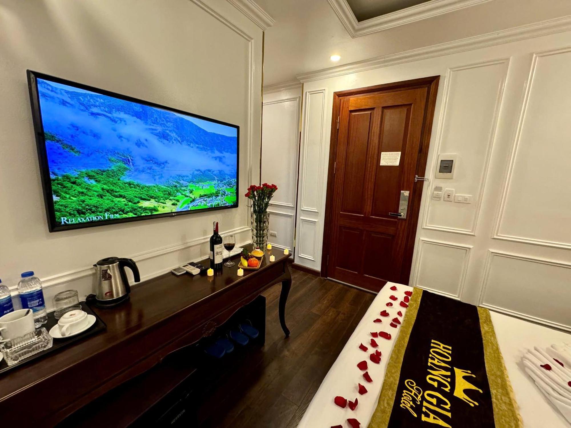 Hoang Gia Hotel Nhan Hoa Hanoi Exterior photo