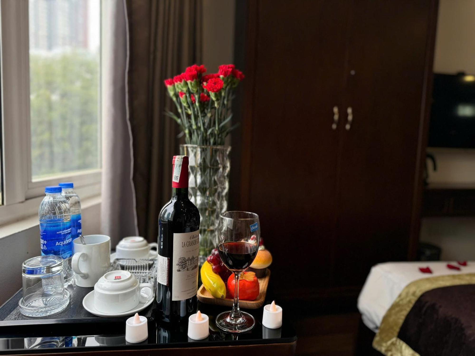 Hoang Gia Hotel Nhan Hoa Hanoi Exterior photo