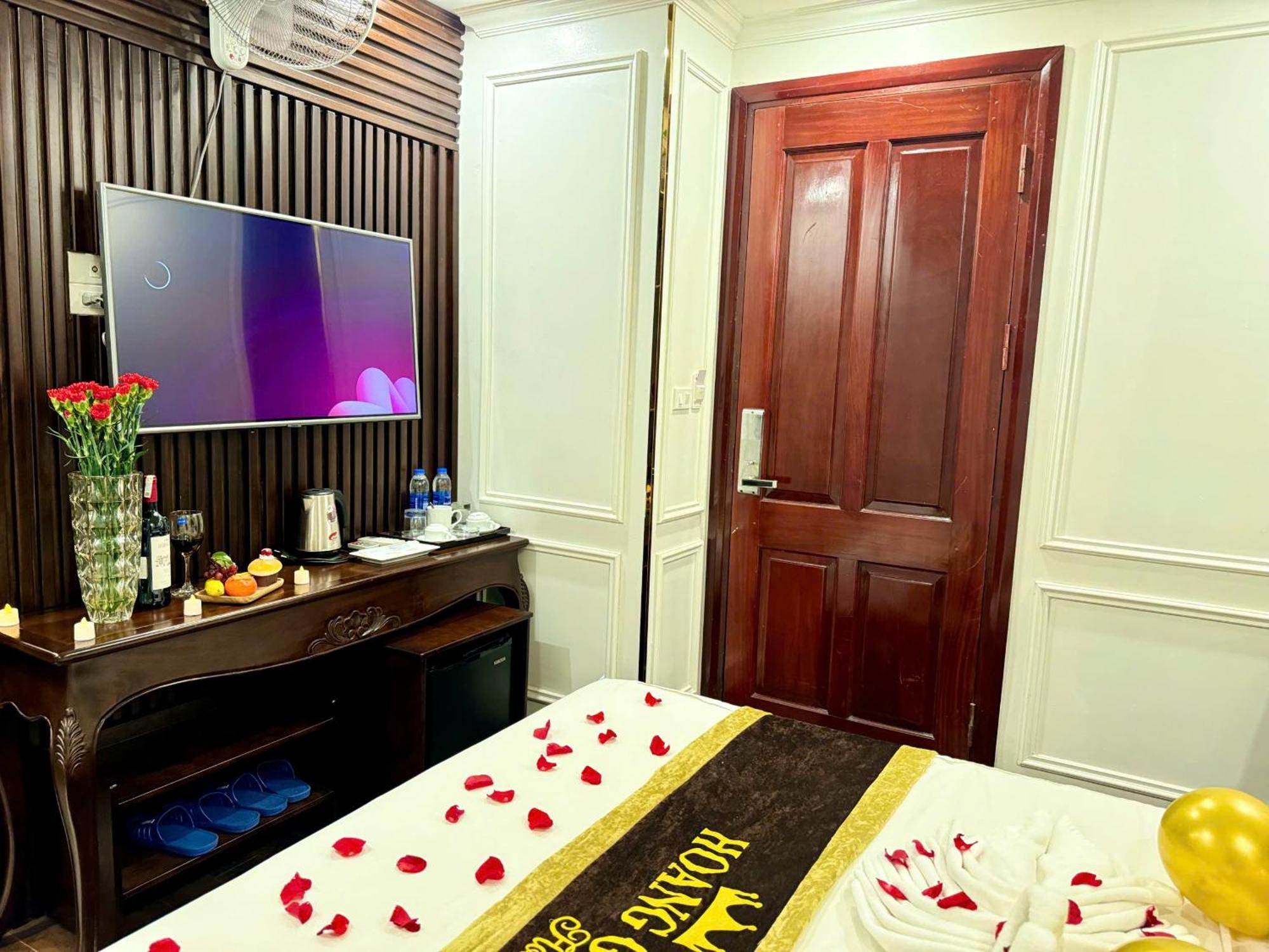 Hoang Gia Hotel Nhan Hoa Hanoi Exterior photo