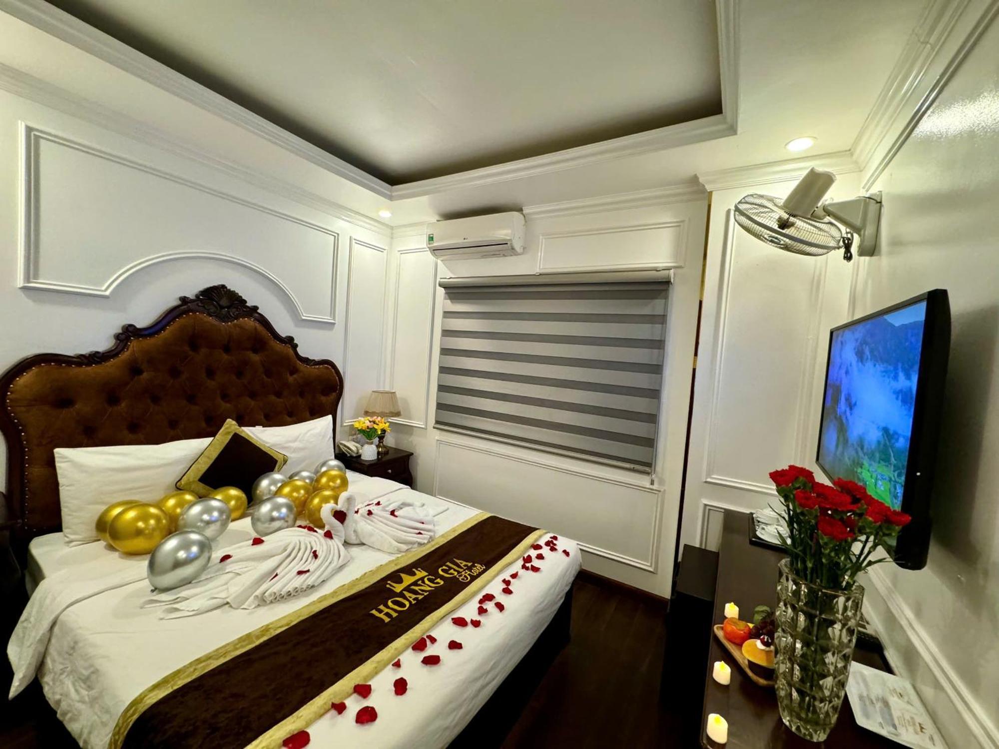 Hoang Gia Hotel Nhan Hoa Hanoi Exterior photo